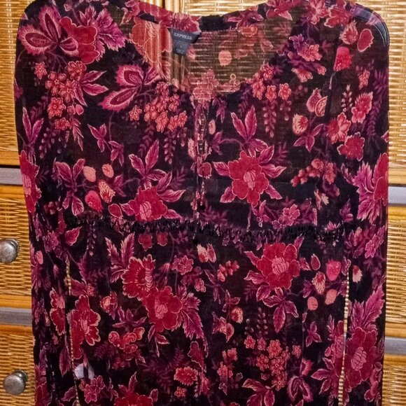 Express Women's Black Burgundy Floral Sheer Beaded Long Bell Sleeve Sz LargeTop - Picture 14 of 16